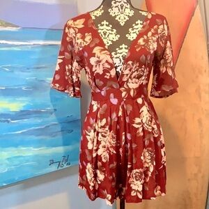 ⭐️NWT, Simplee, Rich Wine Floral, Low V-Neck, w/Bow that Ties in Back,Sexy, Sm